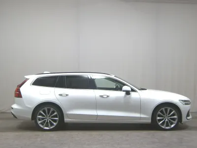Używany Volvo V60 Momentum 197 KM (144 kW) 2021 Biały Kombi