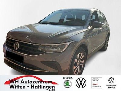 Gebraucht VW Tiguan Active 150 PS (110 kW) 2022 Mondsteingrau SUV