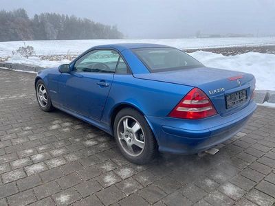 Blau Gebraucht 2002 Mercedes SLK230 Cabrio | 2.700 €