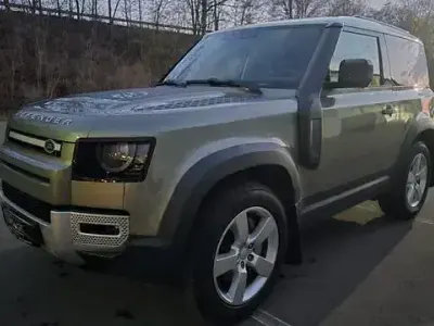 Begagnad Land Rover Defender First Edition 400 HK (294 kW) 2021 Grön SUV