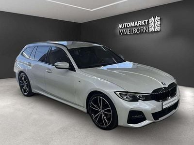 Weiss (metallic) Gebraucht 2022 BMW 320 M Sport Kombi | 34.400 € (Fairer Preis)