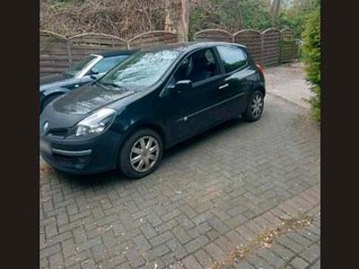 Second-hand Renault Clio II 75 CP (55 kW) 2008 Negru Hatchback