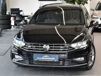 Gebraucht VW Passat R-line 200 PS (147 kW) 2023 Deep black Kombi