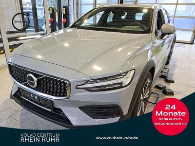 Grau vapour grey / metallic Gebraucht 2024 Volvo V60 CC Plus Kombi | 39.850 € (Fairer Preis)
