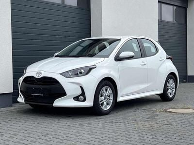 Neu Toyota Yaris Hybrid Active 116 PS (85 kW) 2026 Metallic gegen aufpreis Limousine