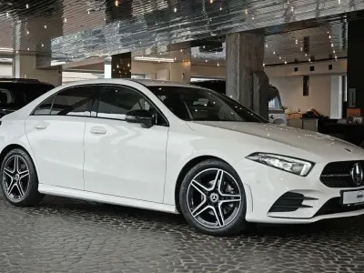 Gebraucht Mercedes A200 AMG line 163 PS (119 kW) 2020 Weiß Limousine