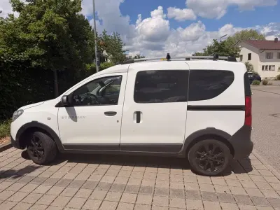 Gebraucht Dacia Dokker Stepway 107 PS (78 kW) 2019 Weiß Van / Kleinbus