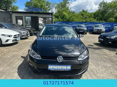 Gebraucht VW Golf VII Trendline 105 PS (77 kW) 2015 Ebenholzschwarz Limousine