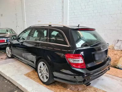 Gebraucht Mercedes C320 224 PS (164 kW) 2026 Schwarz Kombi