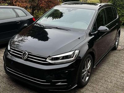 Schwarz Gebraucht 2019 VW Touran Highline Van / Kleinbus | 27.200 € (Etwas zu teuer)