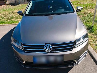 Gebraucht VW Passat 105 PS (77 kW) 2011 Grau Limousine