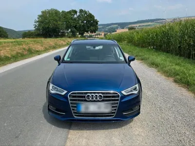 Gebraucht Audi A3 Comfort 140 PS (102 kW) 2014 Blau Limousine