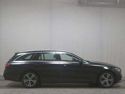 Schwarz Gebraucht 2020 Mercedes E220 Avantgarde Kombi | 26.480 € (Fairer Preis)