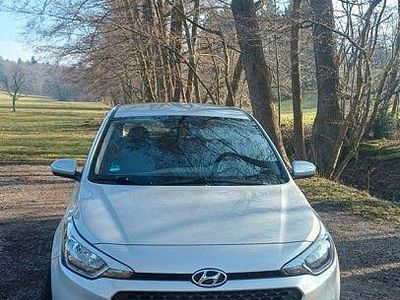 Gebraucht Hyundai i20 GO! 75 PS (55 kW) 2017 Silber Kleinwagen