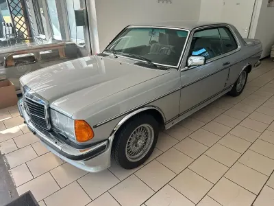 Gebraucht Mercedes 280 185 PS (136 kW) 1978 Silber