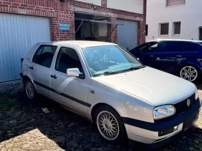 Gebraucht VW Golf III 90 PS (66 kW) 1995 Silber Kleinwagen