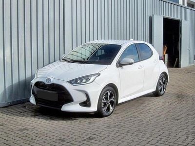 Neu Toyota Yaris Hybrid 116 PS (85 kW) 2025 Schneeweiss Kleinwagen