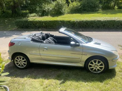 Gebraucht Peugeot 206 109 PS (80 kW) 2004 Silber Cabrio