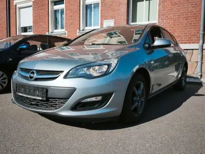 Gebraucht Opel Astra Selection 87 PS (63 kW) 2013 Silber Limousine