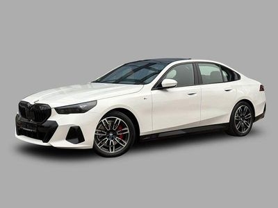 Gebraucht BMW 520 M Sport 190 PS (139 kW) 2024 Weiß Limousine