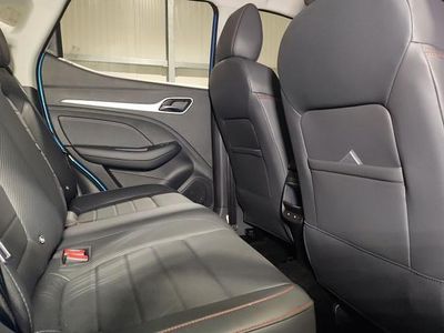 Neu MG ZS Luxury 106 PS (77 kW) 2025 Comoblau metallic SUV