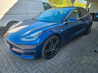 Usata Tesla Model 3 Long Range AWD 350 kW (476 CV) 2020 Blu Berlina