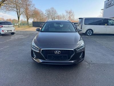 Braun Gebraucht 2017 Hyundai i30 Passion Kombi | 11.999 € (Fairer Preis)