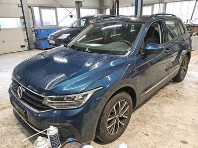 Gebraucht VW Tiguan Life 150 PS (110 kW) 2022 Blau SUV