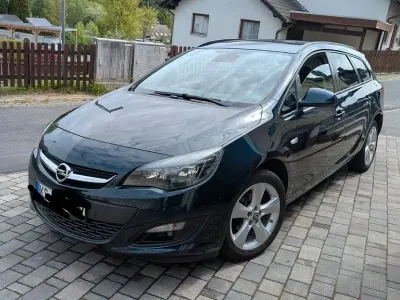 Używany Opel Astra Style 116 KM (85 kW) 2015 Zielony Kombi