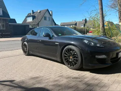 Gebraucht Porsche Panamera 250 PS (183 kW) 2012 Schwarz Kleinwagen