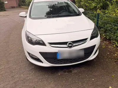 Gebraucht Opel Astra 87 PS (63 kW) 2013 Weiß Limousine