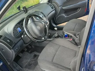 Gebraucht Hyundai i30 109 PS (80 kW) 2010 Blau Limousine
