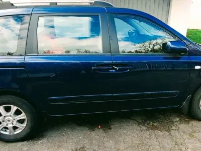 Gebraucht Kia Carnival EX 185 PS (136 kW) 2007 Blau Van / Kleinbus