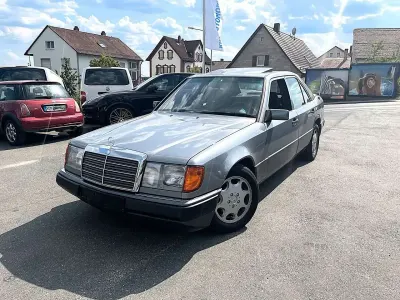 Gebraucht Mercedes 230 132 PS (97 kW) 1992 Perlmuttgrau Limousine