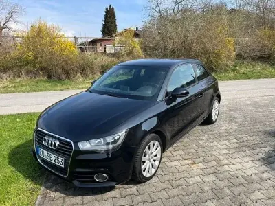 Używany Audi A1 Attraction 86 KM (63 kW) 2012 Czarny Hatchback