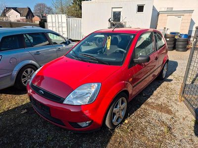 Gebraucht Ford Fiesta 100 PS (73 kW) 2003 Rot Kleinwagen