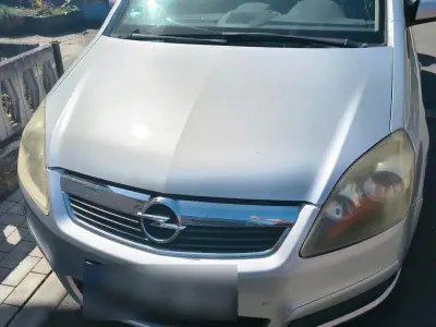 Używany Opel Zafira 150 KM (110 kW) 2005 Srebrny Minivan