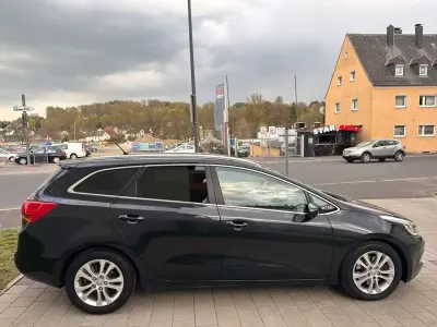 Gebraucht Kia Ceed FIFA World Cup Edition 135 PS (99 kW) 2013 Schwarz Kleinwagen