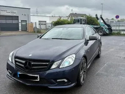 Używany Mercedes E250 AMG line 204 KM (150 kW) 2011 Niebieski Coupe