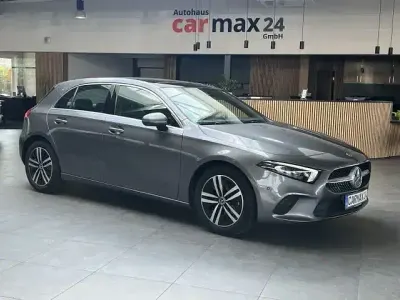 Gebraucht Mercedes A200 Progressive 163 PS (119 kW) 2019 Mountaingrau  met. Limousine