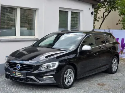 Gebraucht Volvo V60 Momentum 152 PS (111 kW) 2018 Schwarz Kombi
