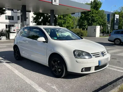 Gebraucht VW Golf VI 105 PS (77 kW) 2008 Weiß Kleinwagen