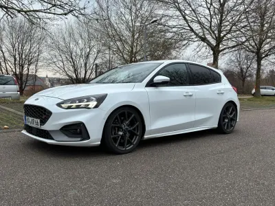 Second-hand Ford Focus ST 280 CP (205 kW) 2019 Alb Berlinǎ