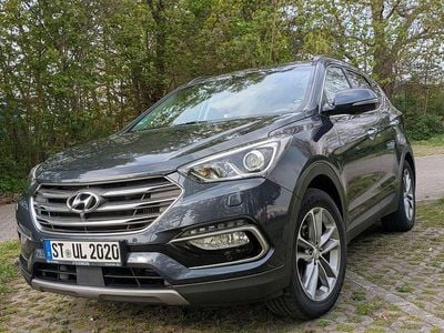 Second-hand Hyundai Grand Santa Fe Premium 200 CP (147 kW) 2015 Albastru SUV