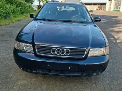 Gebraucht Audi A4 125 PS (91 kW) 1998 Blau Kombi