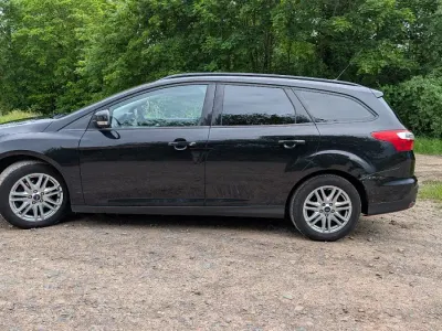 Gebraucht Ford Focus 125 PS (91 kW) 2013 Schwarz Kombi