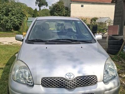 Gebraucht Toyota Yaris 65 PS (47 kW) 2004 Silber Kleinwagen