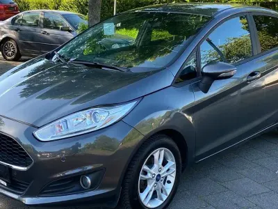 Gebraucht Ford Fiesta Celebration 101 PS (74 kW) 2017 Grau Kleinwagen