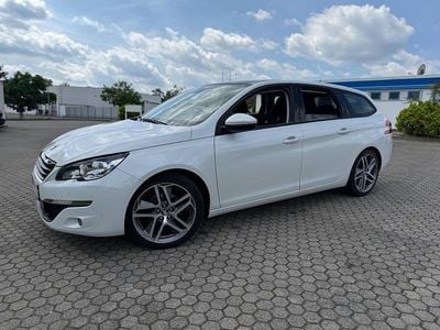 Weiß Gebraucht 2015 Peugeot 308 Kombi | 6.499 € (Etwas zu teuer)