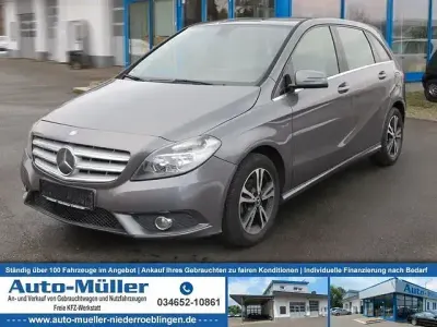 Gebraucht Mercedes B180 109 PS (80 kW) 2012 Mountaingrau  met. Kleinwagen
